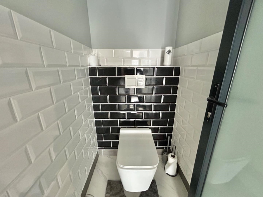 4 Bedroom Property for Sale in Wavecrest Eastern Cape